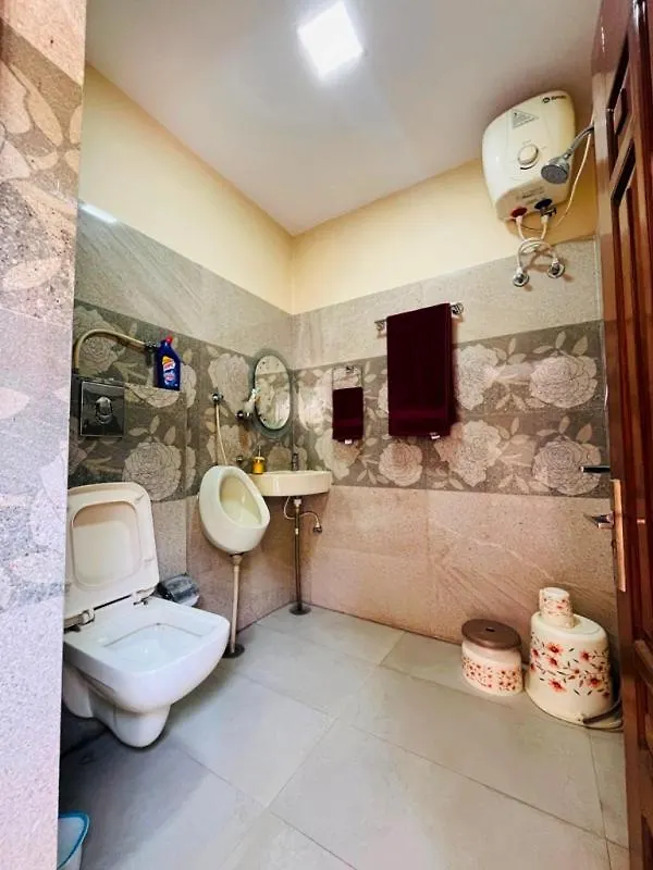 Luxury Stays Waranasi 0*,  Indie